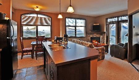 Glacier Mountaineer Hotel 3*